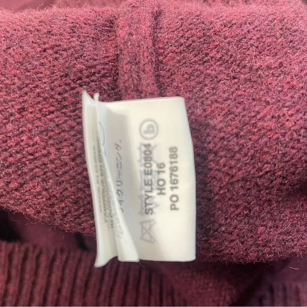 J. Crew 100% Lambs Wool Men's V-Neck Sweater - Deep Burgundy. Large, slim‎ fit